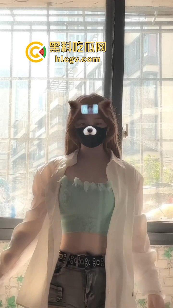 抖音网红开关灯变装骚操作之非常规抖音！美乳摇晃露乳撩人，灯光一暗一明，个个都让人上头！-5