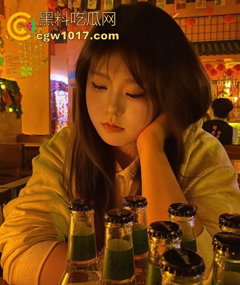 河北微胖巨乳母狗【李艺铭】高颜值骚货坦克身材皮肤白皙，骚逼粉嫩激情爆操浪叫勾魂，车内猛干粉嫩骚逼水狂喷！-3