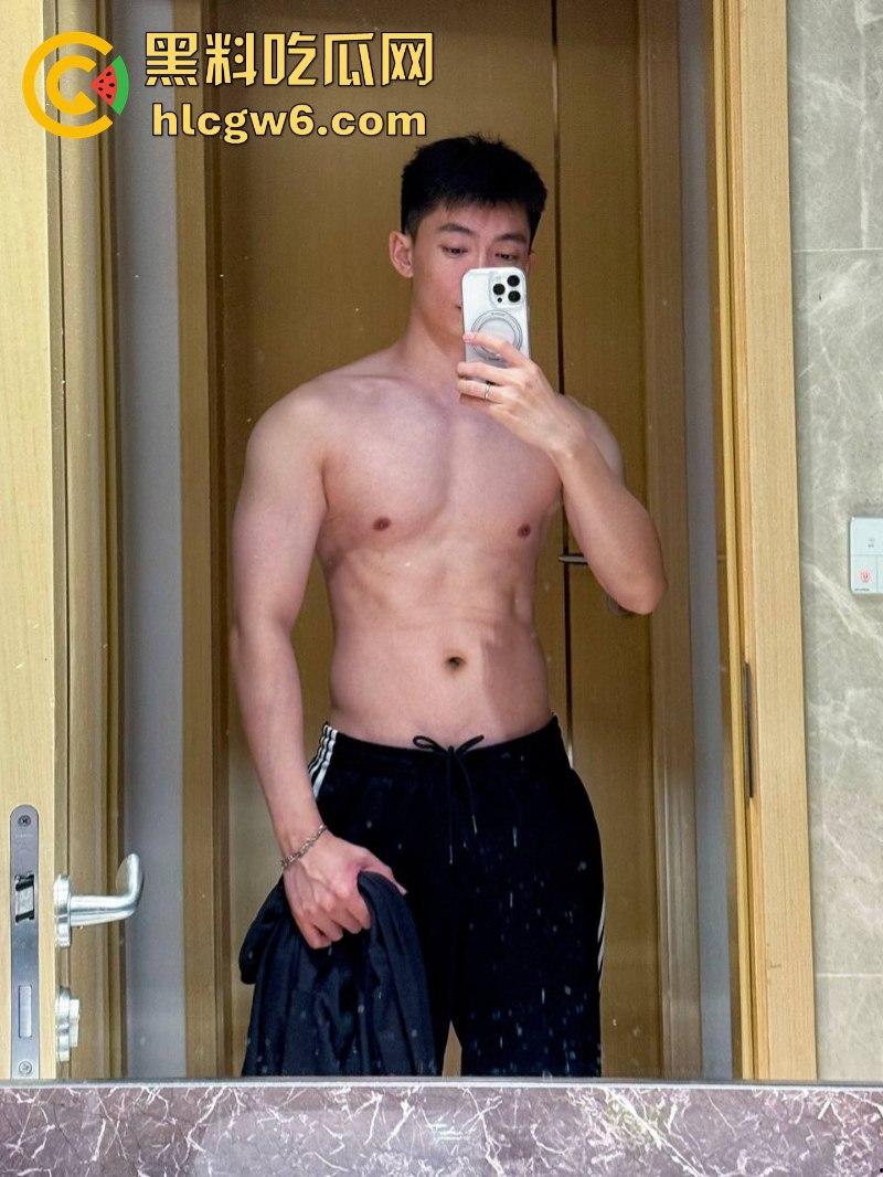 抖音知名健身男博主【耿嘉宏】被曝靠抖音吸粉操粉 因器大活好 众多女粉丝主动投怀送抱求操！-4