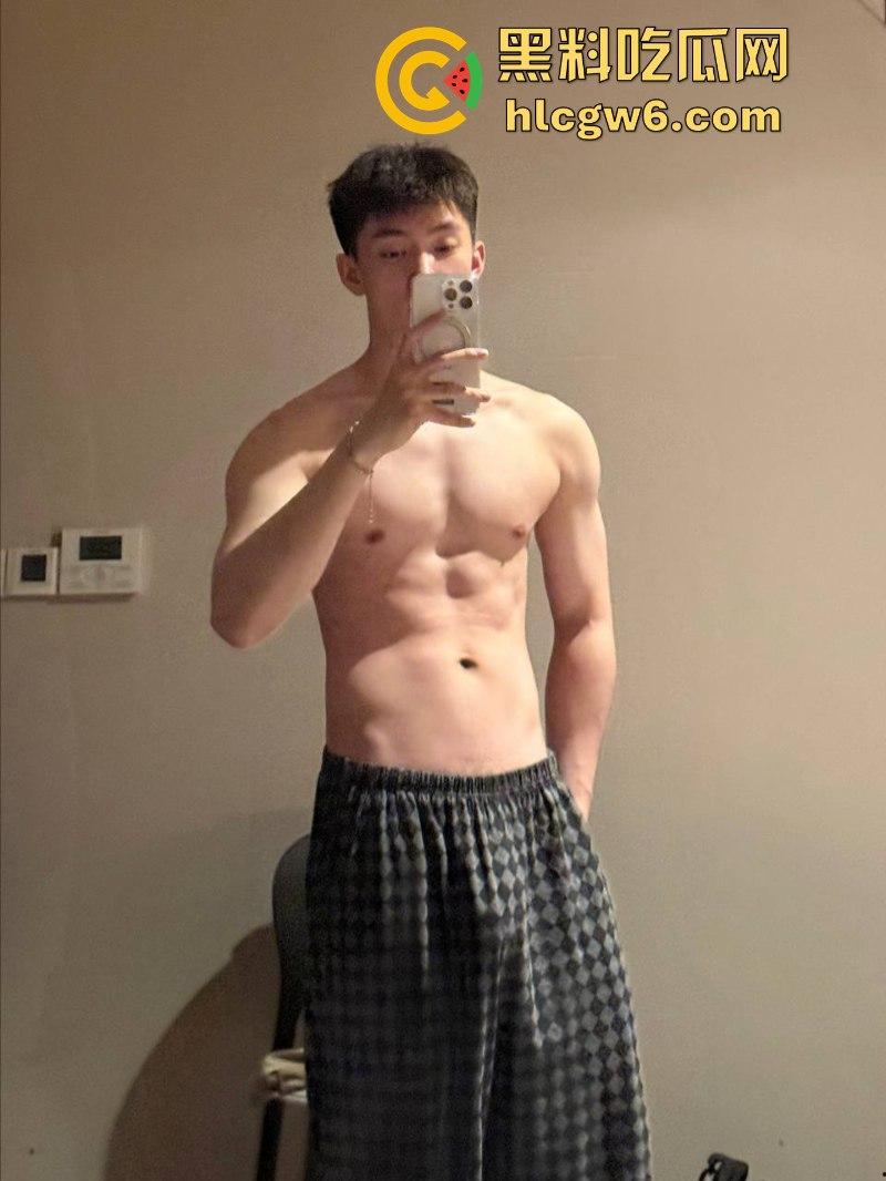 抖音知名健身男博主【耿嘉宏】被曝靠抖音吸粉操粉 因器大活好 众多女粉丝主动投怀送抱求操！-13