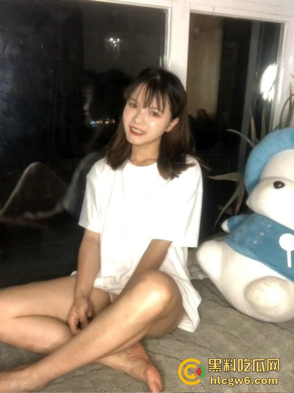 深圳人妻【孙萍萍】婚内出轨,白天被草到腿软精液未擦直接回家,嘴上还嫌老公不行,孩子像谁都成问题!-1