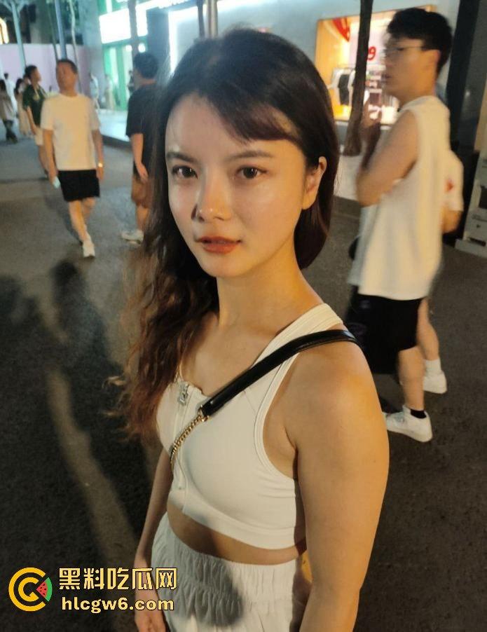 深圳人妻【孙萍萍】婚内出轨,白天被草到腿软精液未擦直接回家,嘴上还嫌老公不行,孩子像谁都成问题!-5