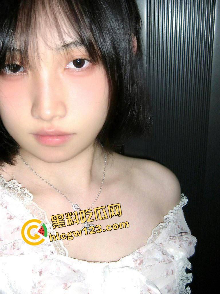 重庆技校反差婊【孙姗姗】自爆民宿狂欢夜,JK外套还没脱就被干翻在床,操到后半夜连床都下不了!-6