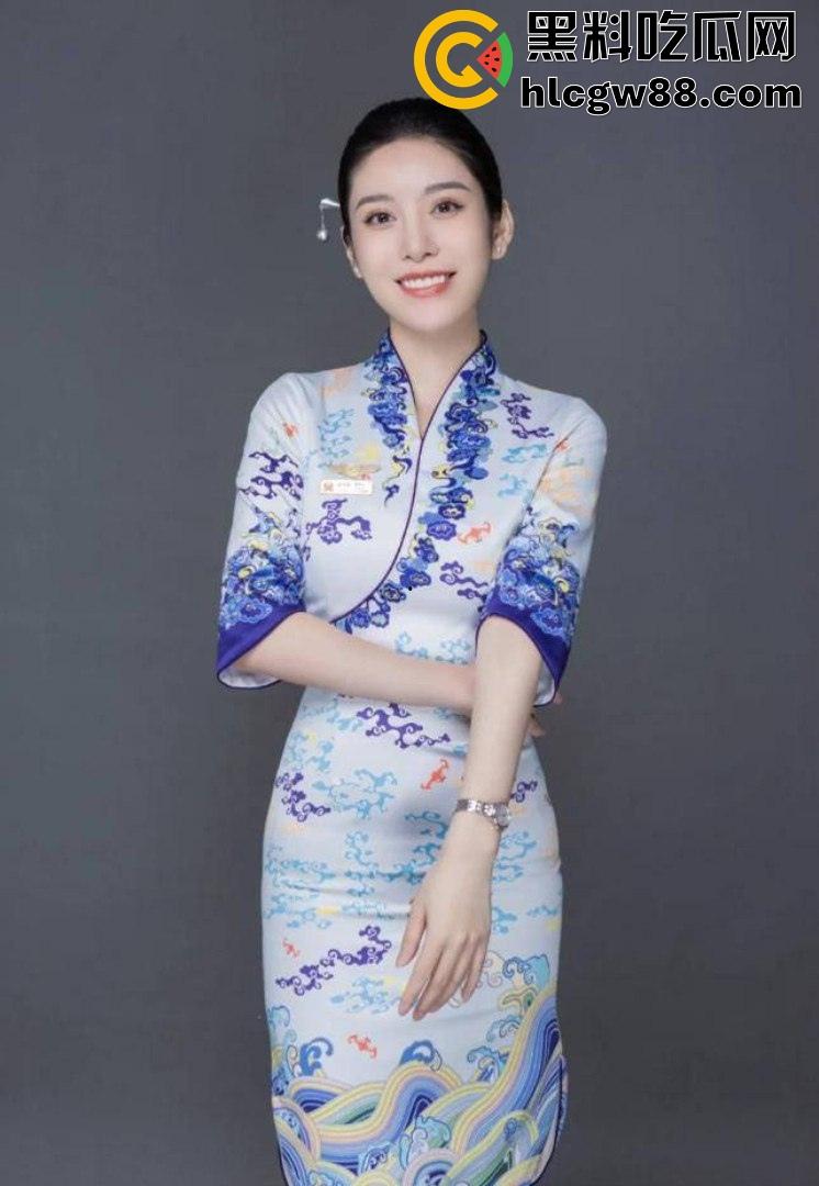 苏州少公子爆操海航空姐【刘媛媛】制服成情趣装，被按在酒店窗台疯狂后入，逼肿了还得给顾客倒饮料！-5