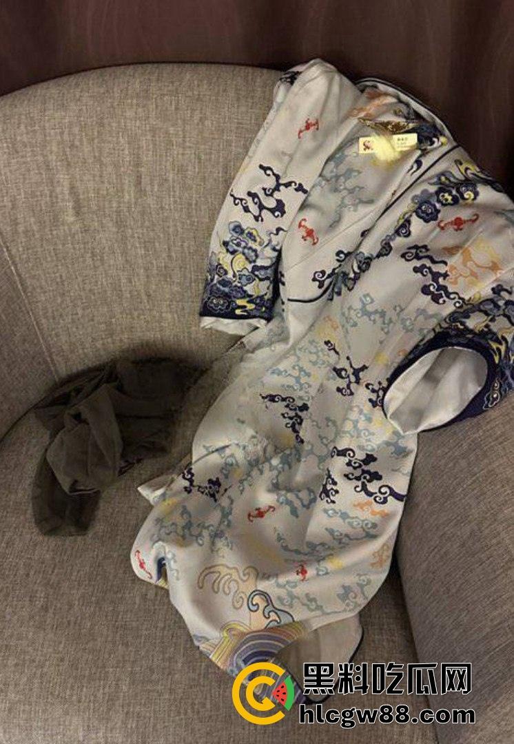 苏州少公子爆操海航空姐【刘媛媛】制服成情趣装，被按在酒店窗台疯狂后入，逼肿了还得给顾客倒饮料！-8