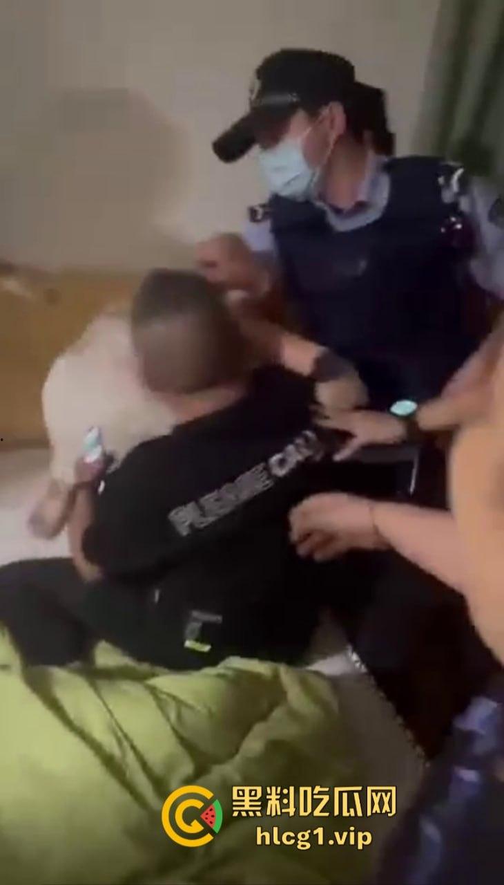 家花不如野花香！真实捉奸合集 堵在房间不管男女先暴打一顿！-4