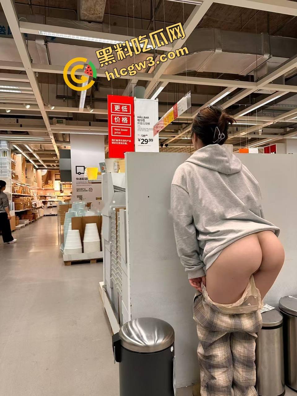 云南大理反差婊人妻母狗『廖嘉艺』丸子头大雷女神 商场露出浴缸激情！独家流出！-1