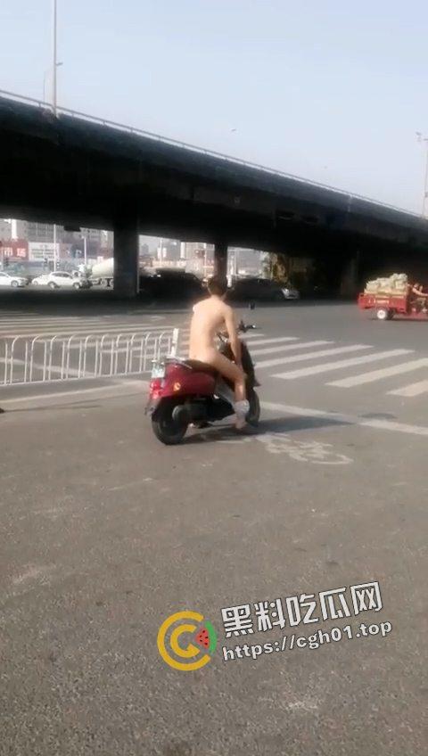 裸奔就是艺术！武汉万科女子裸奔 南宁多起裸奔 裸奔年年有 今年特别多啊-7