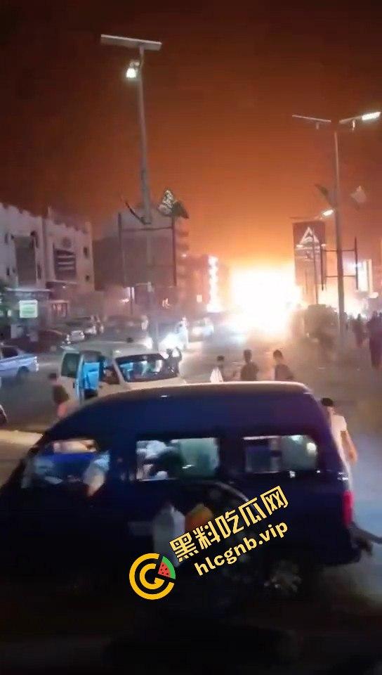 摩苏儿激烈枪战再现，伊拉克苏莱曼尼亚爆炸画面疑似汽油站爆炸！-6