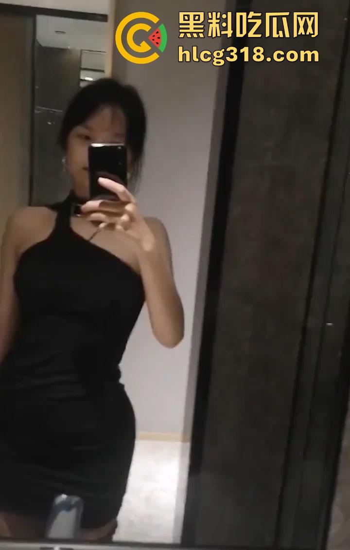 广西职业学院性瘾少女【秦丽丽】清纯萝莉大搞反差，舌钉乳钉装饰身体，心型阴蒂淫荡母狗-3