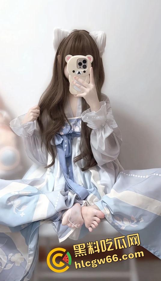 青岛萝莉『小福猫』被金主拽双马尾后入，JK制服诱惑双马尾加攻速，链子拴着叫的跟小猫似的！-6