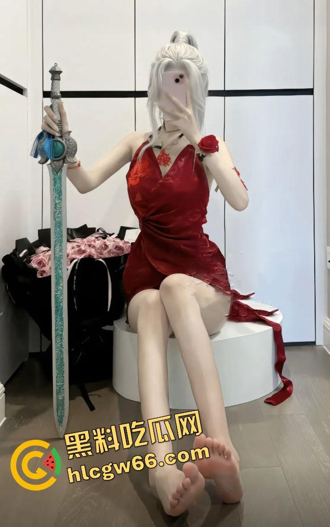 青岛萝莉『小福猫』被金主拽双马尾后入，JK制服诱惑双马尾加攻速，链子拴着叫的跟小猫似的！-12