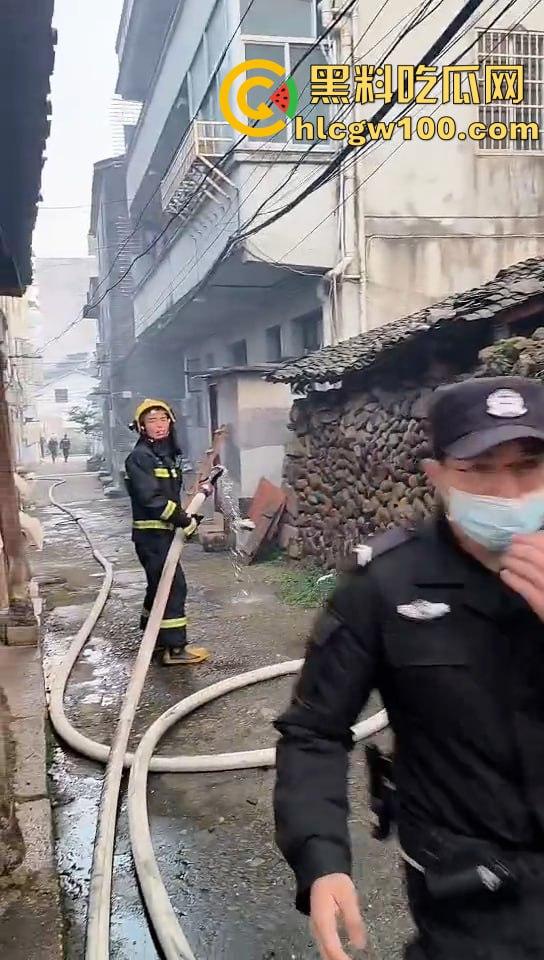 惊爆!浙江丽水青田县后街路突发火情,多间民房似被《末日之火》点燃-2