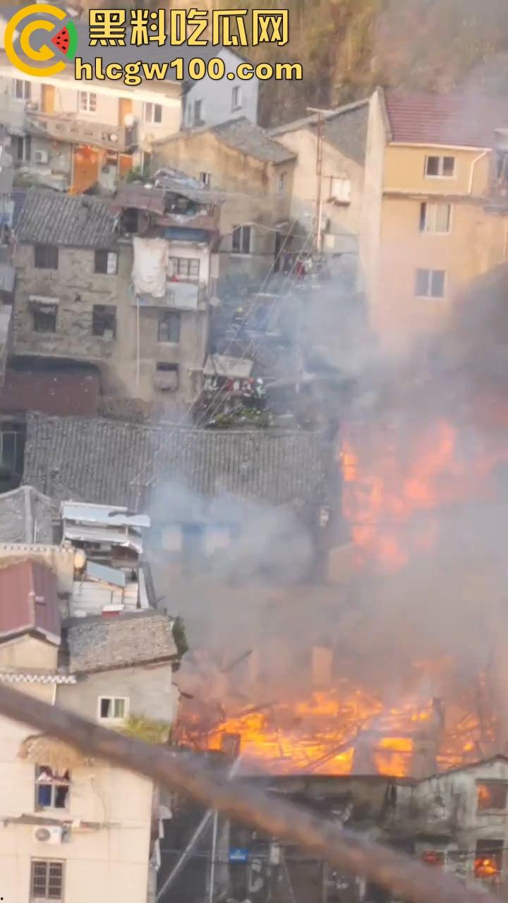 惊爆!浙江丽水青田县后街路突发火情,多间民房似被《末日之火》点燃-4
