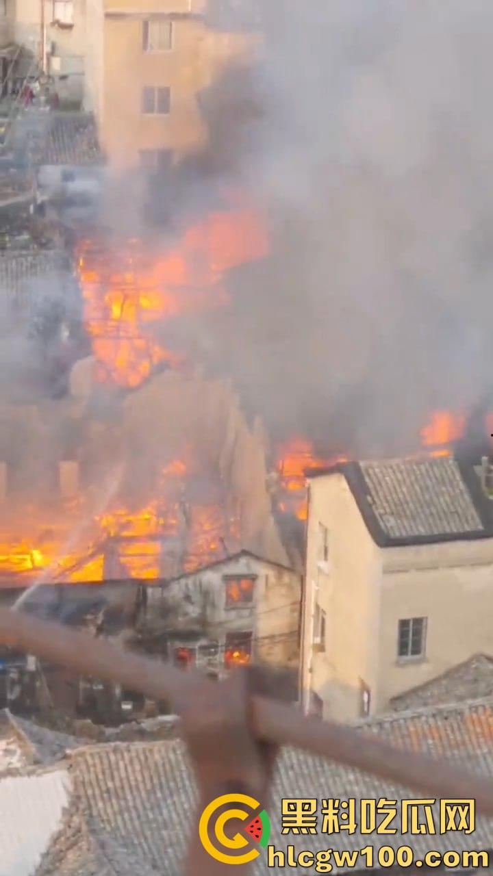 惊爆!浙江丽水青田县后街路突发火情,多间民房似被《末日之火》点燃-6