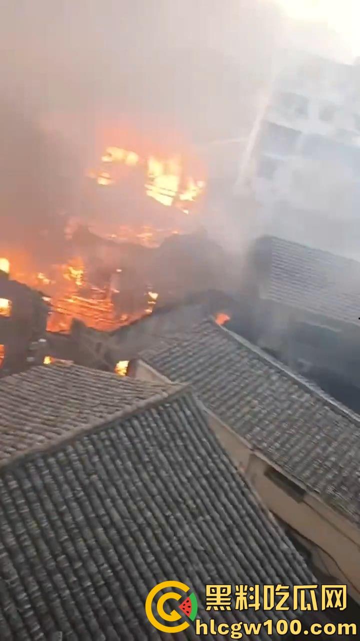 惊爆!浙江丽水青田县后街路突发火情,多间民房似被《末日之火》点燃-7