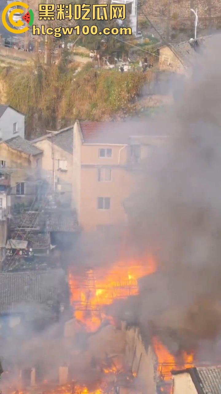 惊爆!浙江丽水青田县后街路突发火情,多间民房似被《末日之火》点燃-10