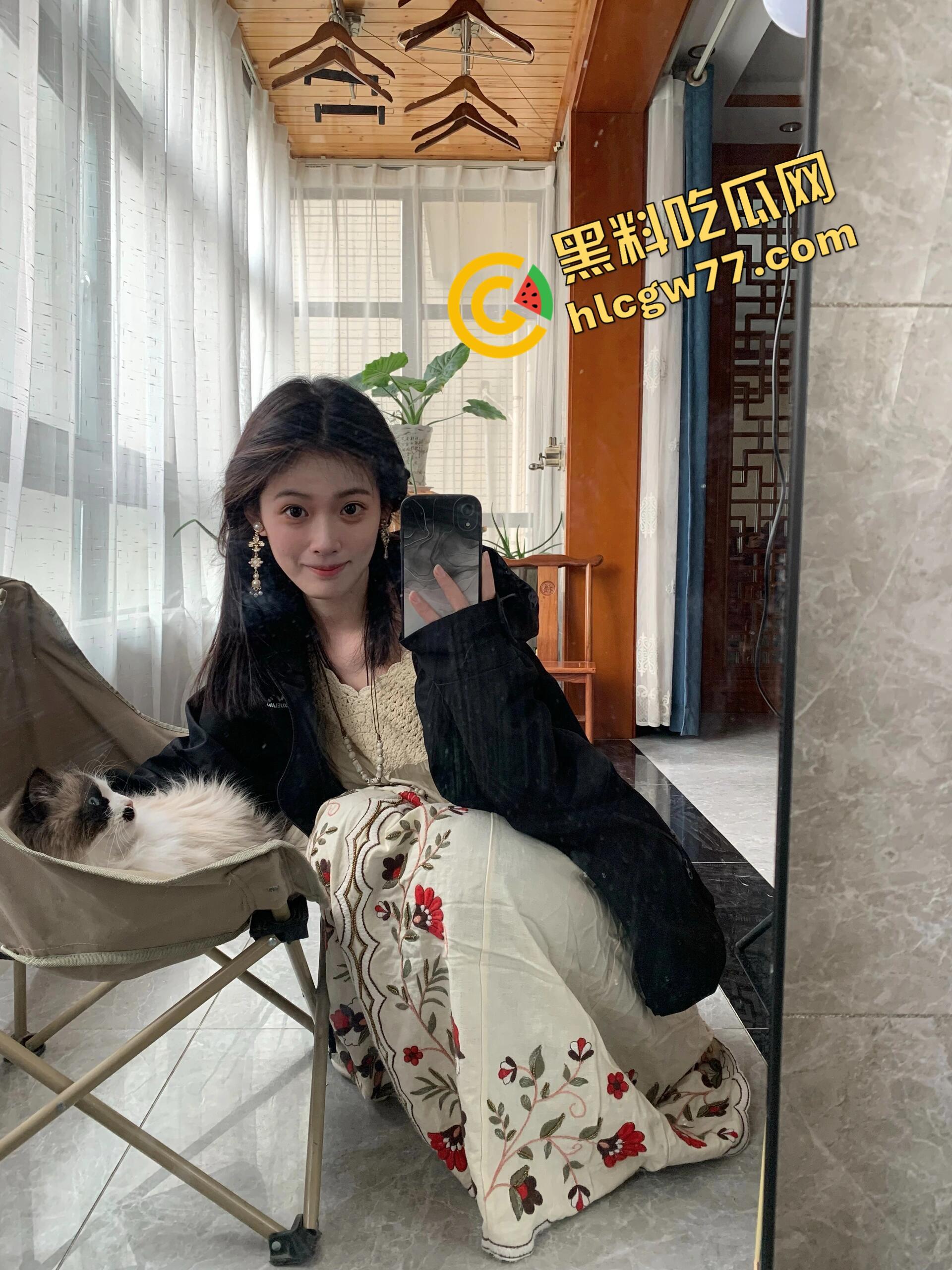 杭州『李雪莹』完成主人的任务，穿JK真空夹跳蛋，大街上五档起步，走到一半直接失禁边走边尿！-4