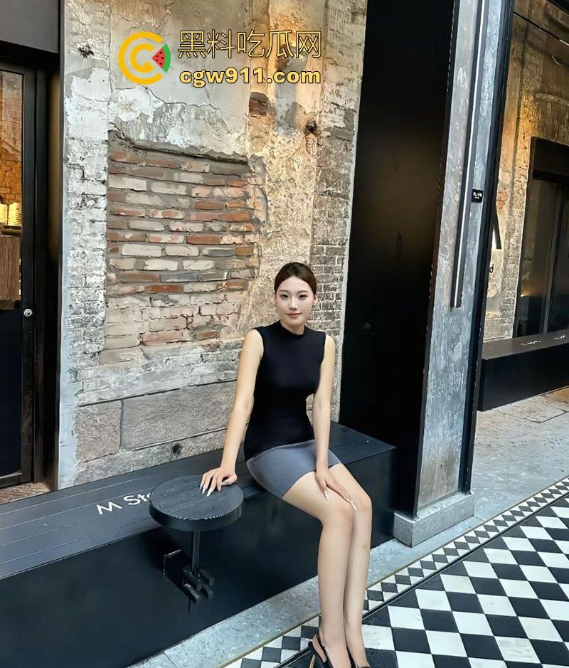 武汉师范大学【刘婷婷】与男友性爱视频流出，清纯学妹化身全自动榨精机，骑乘榨精露脸口爆，反差骚劲十足！-3