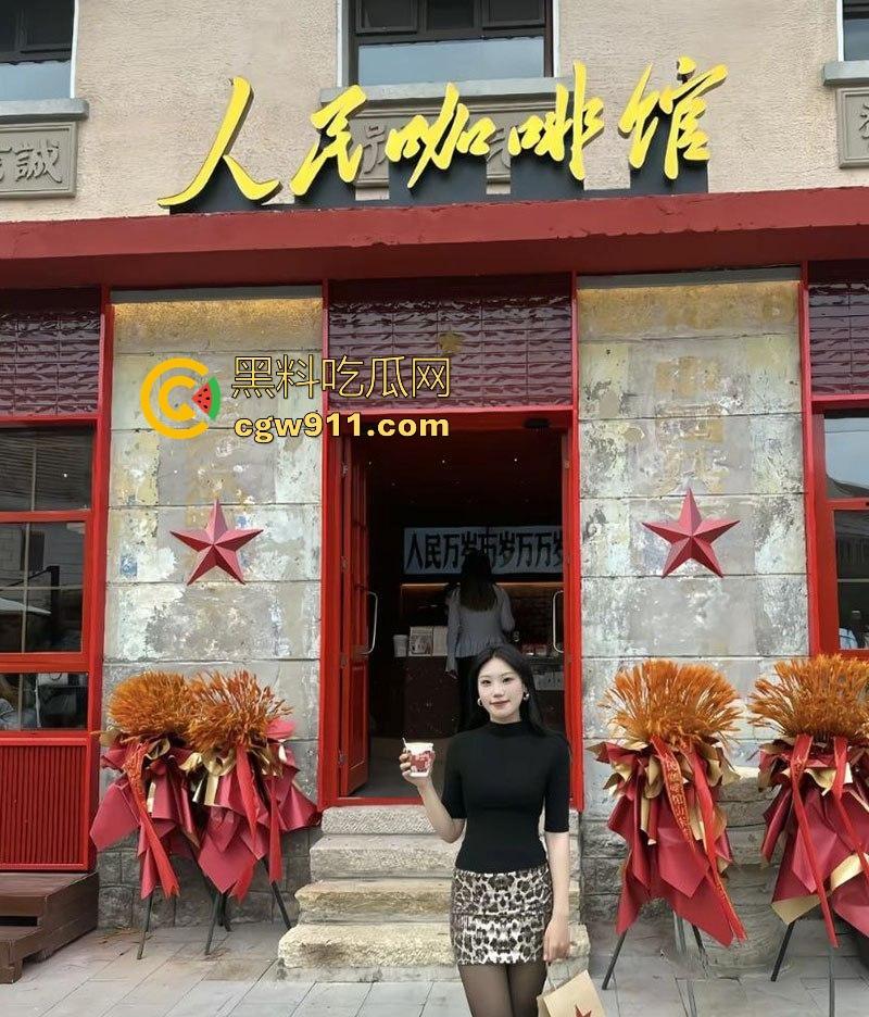 武汉师范大学【刘婷婷】与男友性爱视频流出，清纯学妹化身全自动榨精机，骑乘榨精露脸口爆，反差骚劲十足！-4