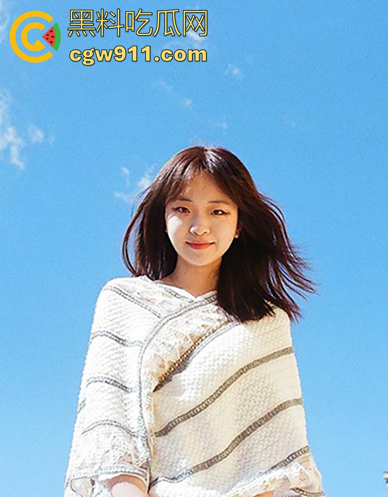 大连艺术学院【周韩雅】，身材极品美腿修长，被土豪包养穿诱人黑丝，酒店扛腿打桩爆操！-1