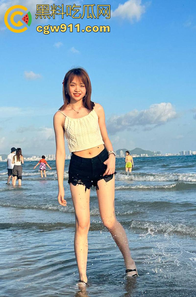 大连艺术学院【周韩雅】，身材极品美腿修长，被土豪包养穿诱人黑丝，酒店扛腿打桩爆操！-3