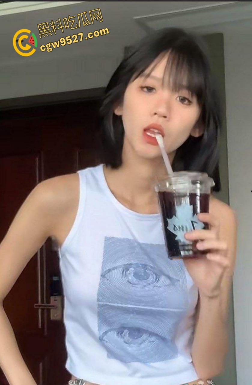 抖音清纯女神【痱子哭哭】,金主调教视频外泄,主动骑乘浪叫,甜美形象全崩,骨子里就是个欠操的骚货!-4