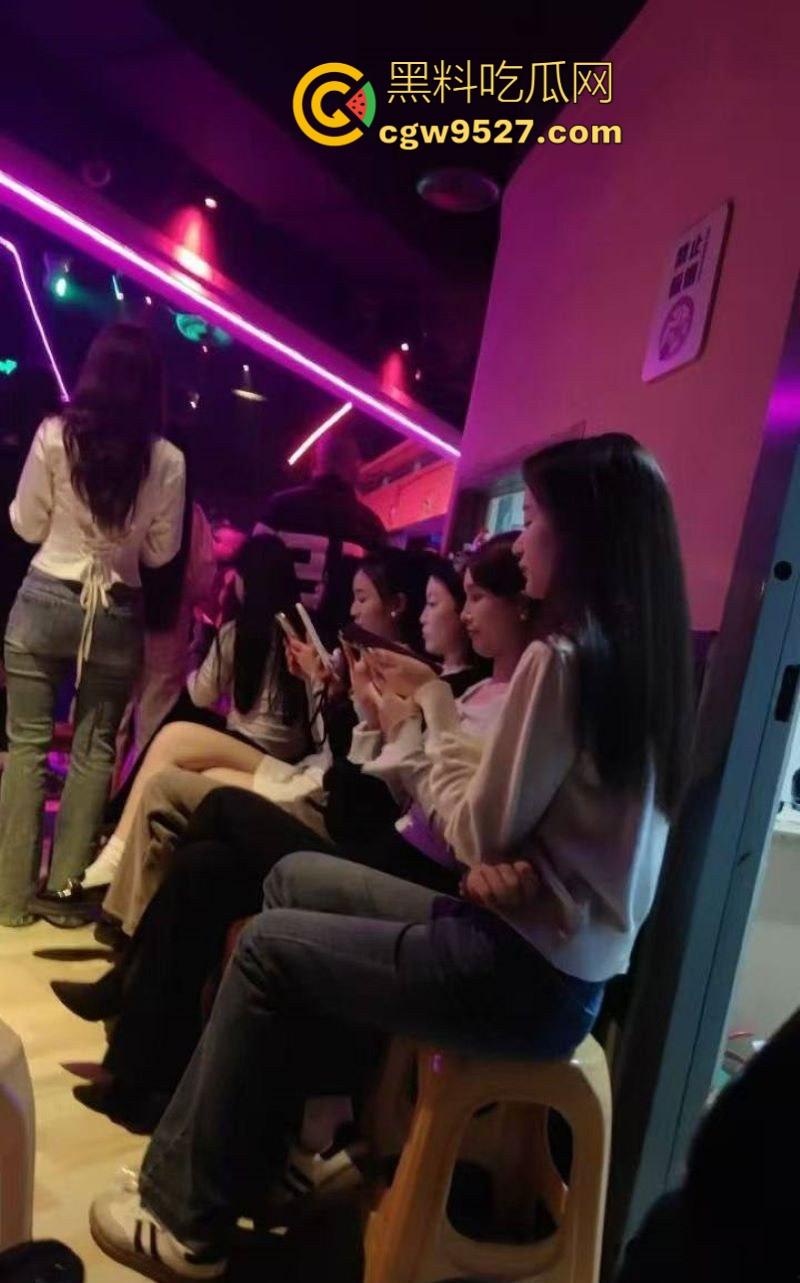 重庆莎莎舞推出新套餐啦！20元5分钟肆意揉奶扣逼，脸贴脸，肚贴肚，摩擦生热，这价格要什么自行车！-3