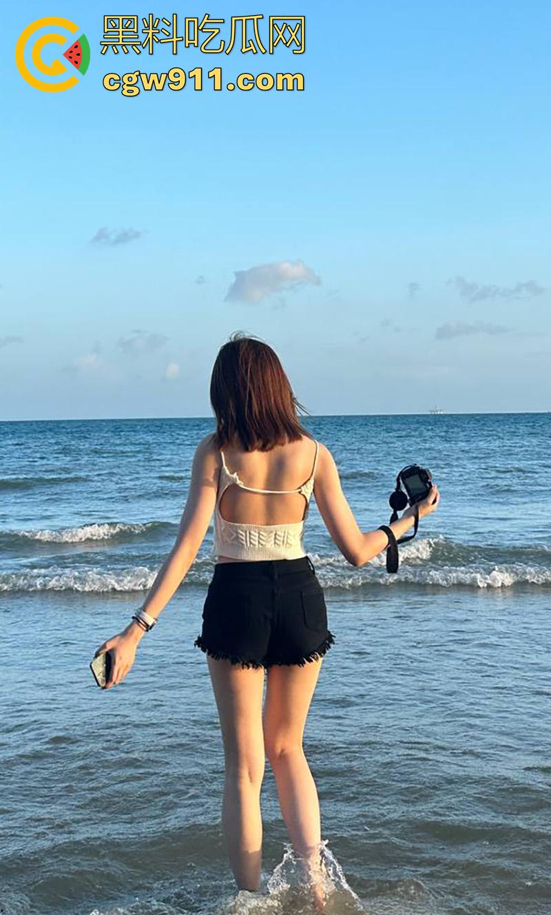 大连艺术学院【周韩雅】，身材极品美腿修长，被土豪包养穿诱人黑丝，酒店扛腿打桩爆操！-10