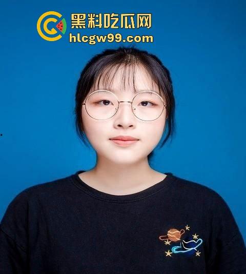 青海大学 女大学生 【伍悦 】被男友调教玩弄 伍悦脱光后 下面肥美的鲍鱼真是太美了！-4