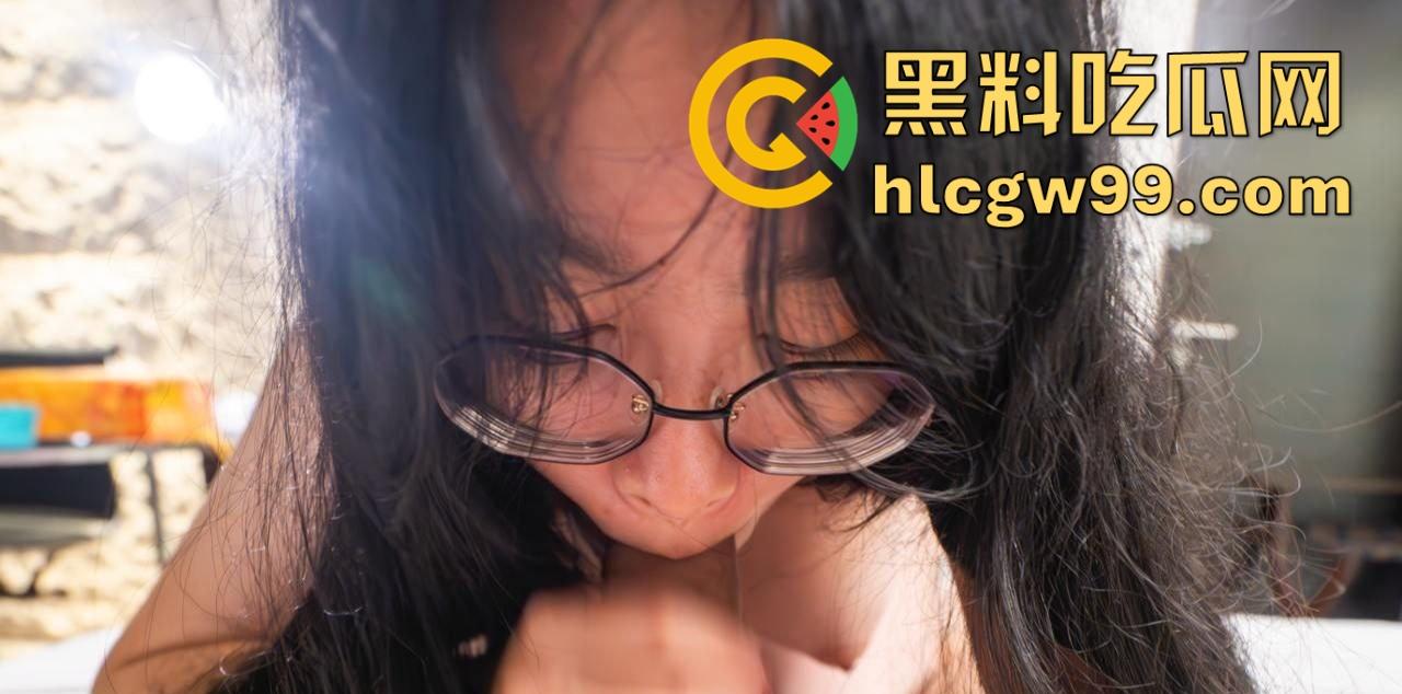 青海大学 女大学生 【伍悦 】被男友调教玩弄 伍悦脱光后 下面肥美的鲍鱼真是太美了！-8