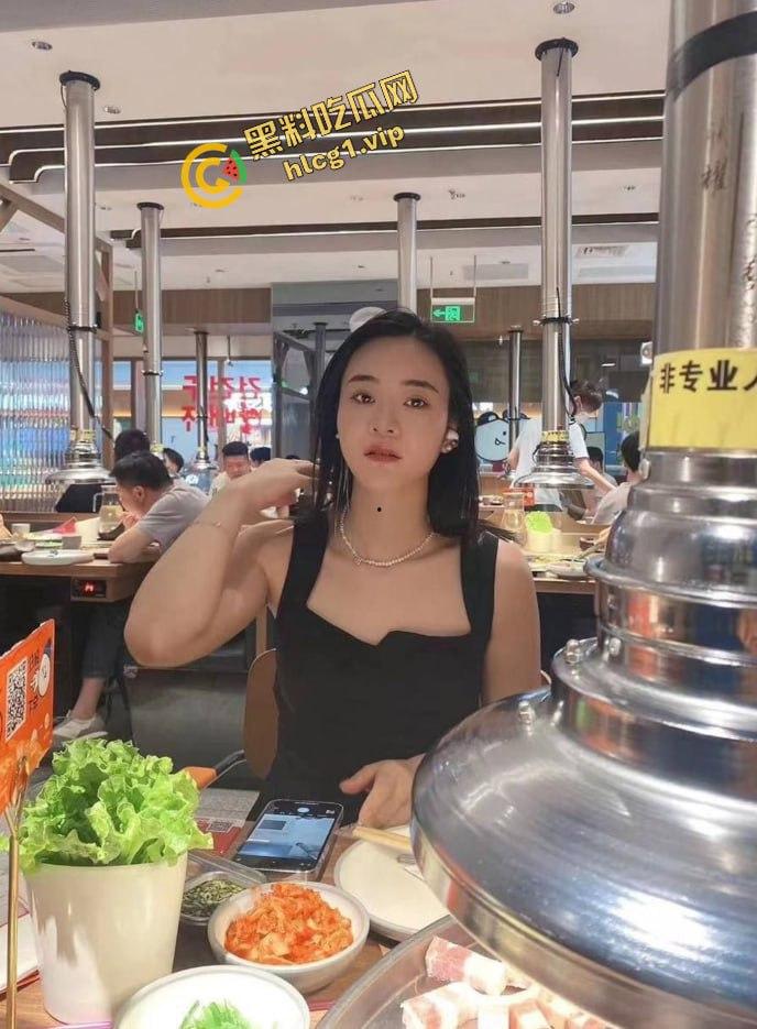 健身房会员 骚贱母狗『李妤』练就一身炮架身材 吃顿饭就能中出爆操！-3