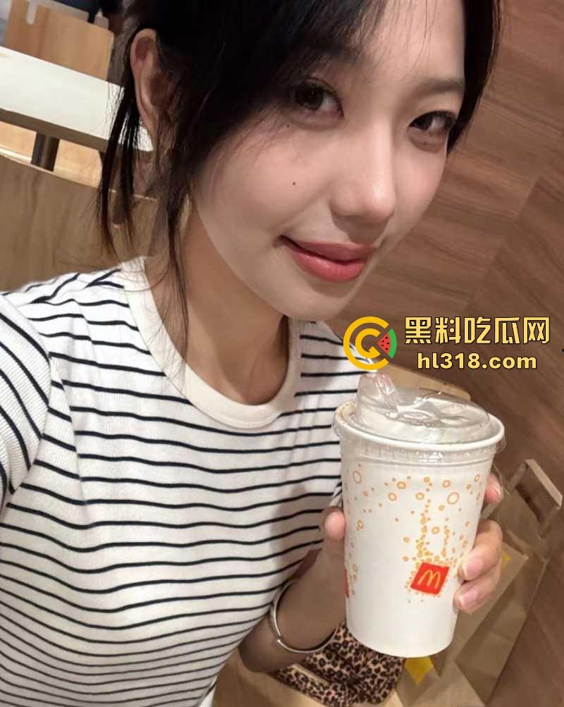 湘潭大学大三学妹【袁小敏】不雅视频被男友曝出，清纯少女被调教成风骚母狗，自慰勾搭极其反差！-5