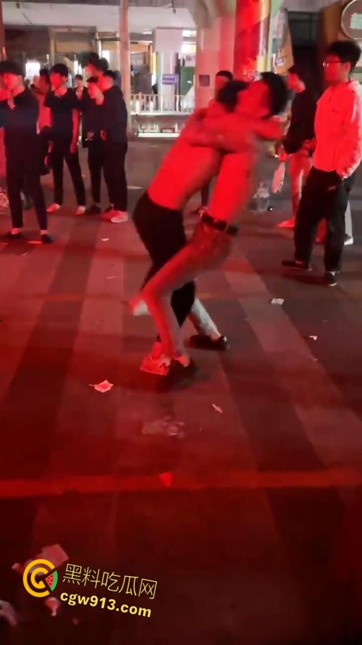 山东聊城市精神小伙3V3，且提前说好不报警，必须死磕到底，只因算命先生说我是土命 ！-4