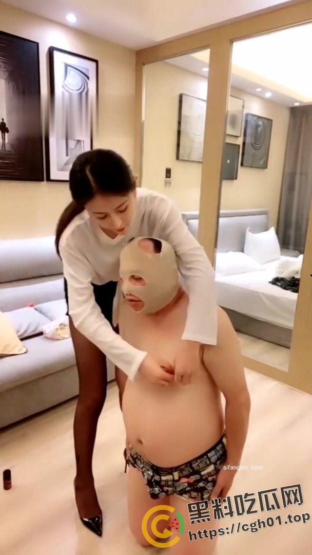 SM翻车现场!M大叔玩不起 当场急眼打起来了 你个公狗M怎么还把主人的胸罩撕烂了呢-3