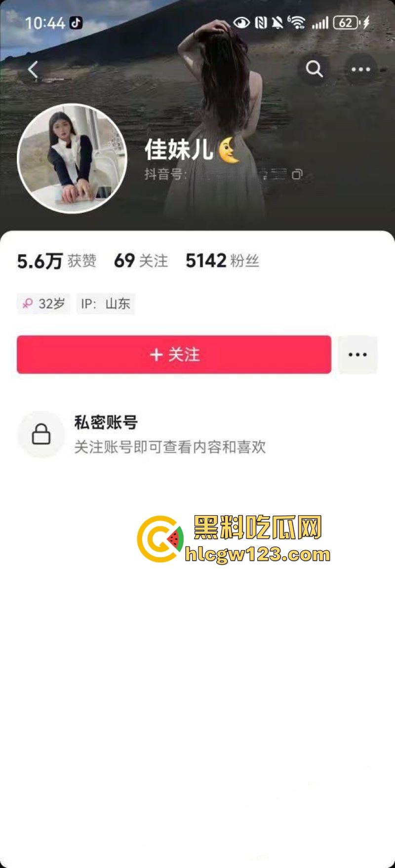 520抓奸撕逼大戏！新泰世纪缘珠宝【马丙翠】插足婚姻被原配当场暴打 从商场里揍到大街 保安都拦不住！-2