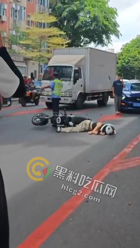 广州野马司机疯狂撞击骑电动车超正小姐姐，现场目击者震惊：简直不可思议！-8