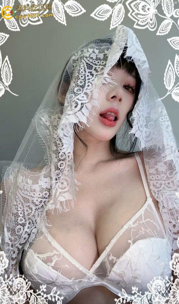 极品福利姬【九言】，COS化身圣洁修女，巨乳乳交阳具挑逗，露奶白丝吸奶器自慰，妖娆舞姿超强性张力！-3