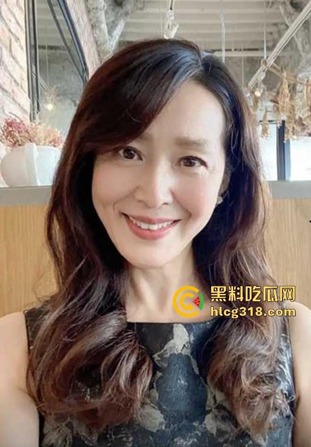 海角乱伦【爱玩求虐的婶婶】最新力作,调教母狗婶婶,踩奶狂插,满足婶婶的受虐倾向!-2