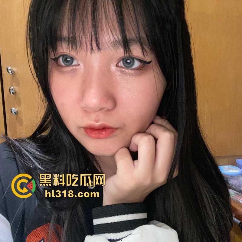 常州工商学院【黄文婧】可爱极品学生化身巨乳白虎小母狗，大胆揉奶自慰，哪知竟惨遭男友外流！-4