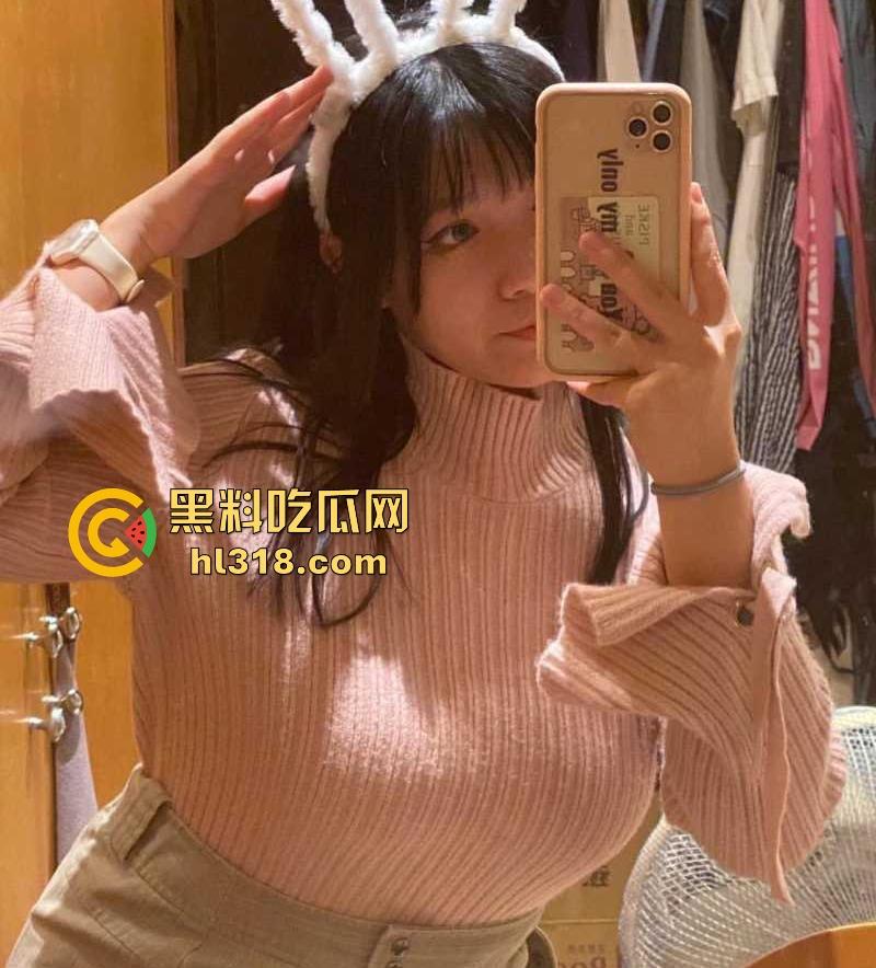 常州工商学院【黄文婧】可爱极品学生化身巨乳白虎小母狗，大胆揉奶自慰，哪知竟惨遭男友外流！-6