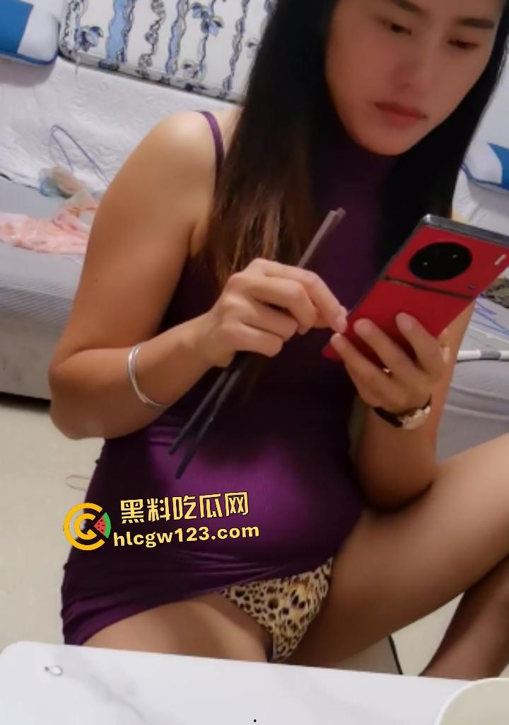 肥胖儿子【吴贵】高考后狂干亲妈骚乱！肚子大短鸡巴太小惨不忍睹射精！-1