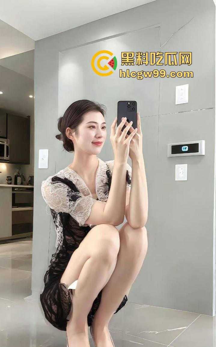 上海超高颜值极品御姐【钱雪】被金主爸爸拿下，在床上骚的不像样，口交吃鸡，乳夹M腿被压在身下无套爆操！-3