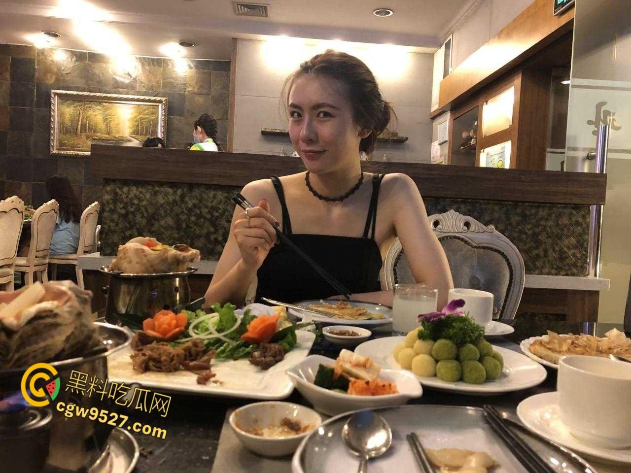 浙江外国语学院【Marry】，高气质模特身材反差婊，与男朋友校外同居日常，性感翘臀被后入狂操 ！-3