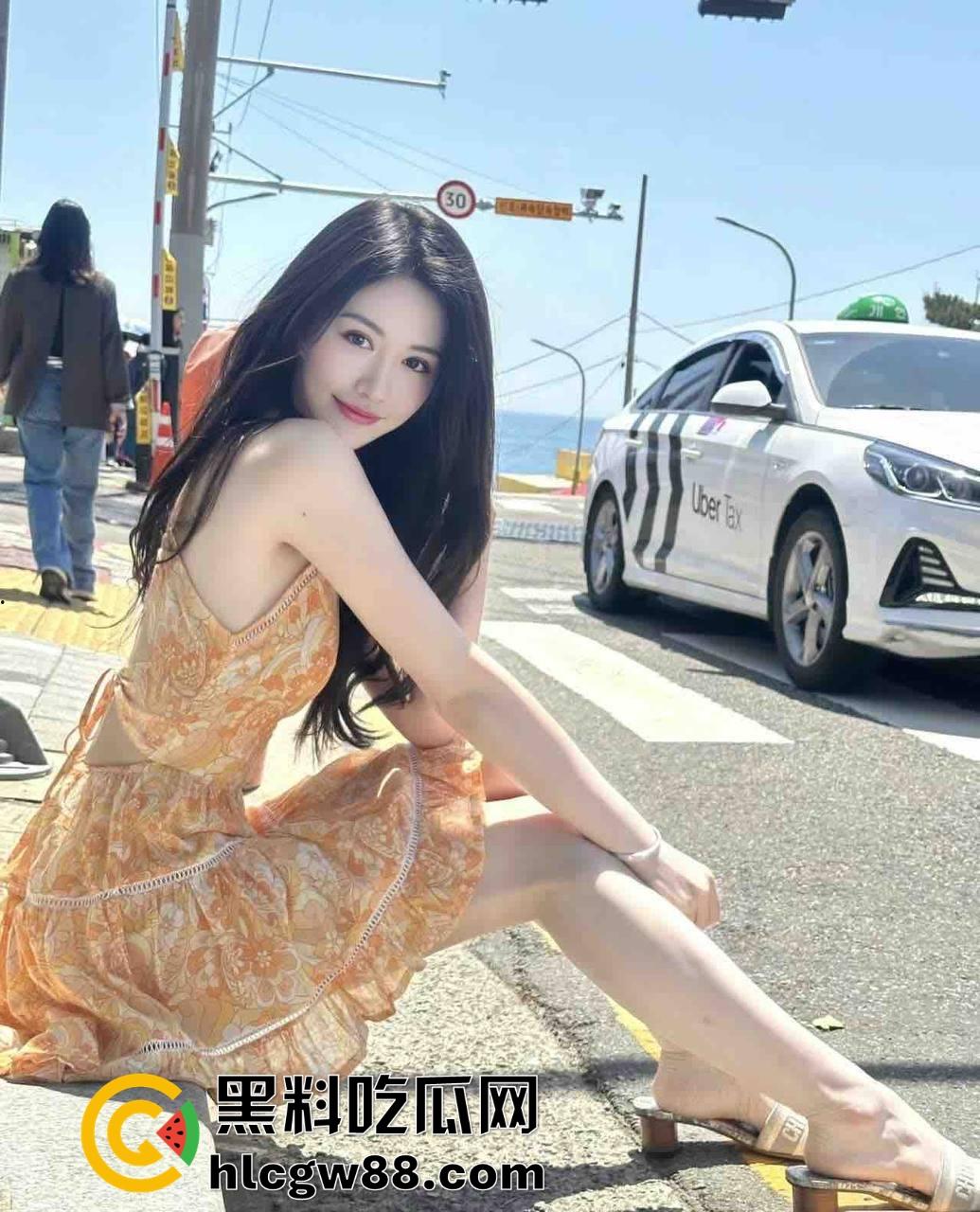 蔚来销售【黄晓晴】买车就陪睡,ET9每卖一辆骚逼多插一下,翘臀验货小屌勿扰,这屁股吞屌一流!-5