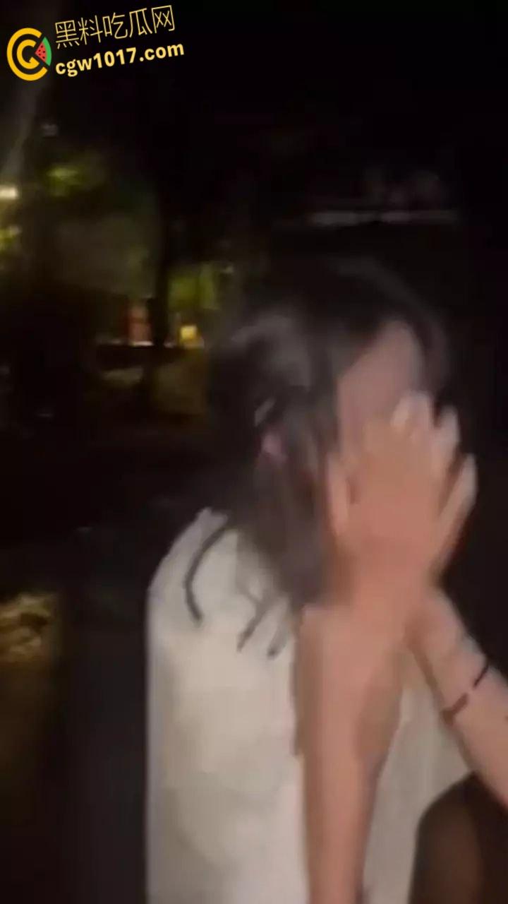 汕头潮南两英镇一学生妹被精神小妹,脱衣霸凌狂扇巴掌后,想不开跳河,死都不怕却不敢反击,太可悲!-7