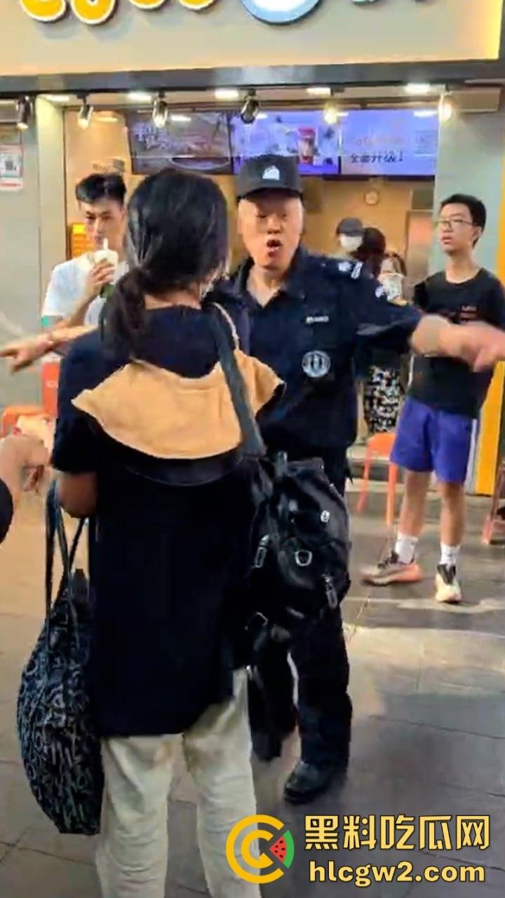 牛啊!广州小孩哥被指偷奶茶 孩子妈撒泼当场殴打店员 踢脚保安 现场视频曝光-5