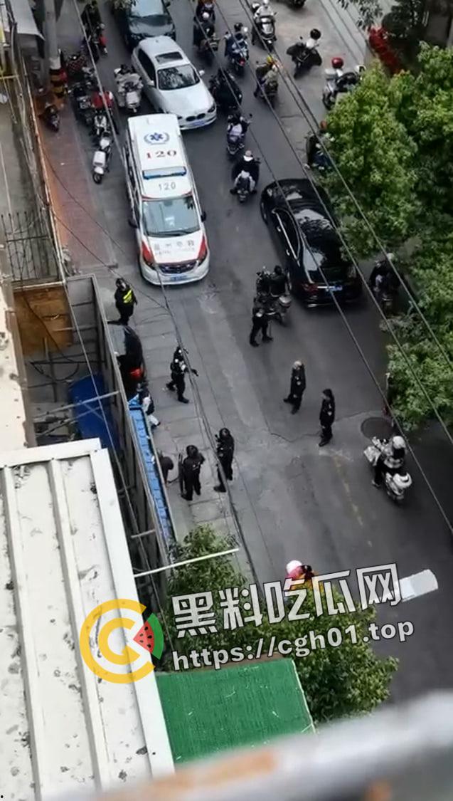 从南砍到北！福建泉州男子因为感情问题上头连砍两个幼儿园杀三人 杀完后朋友圈发最后道别 现场视频流出-11