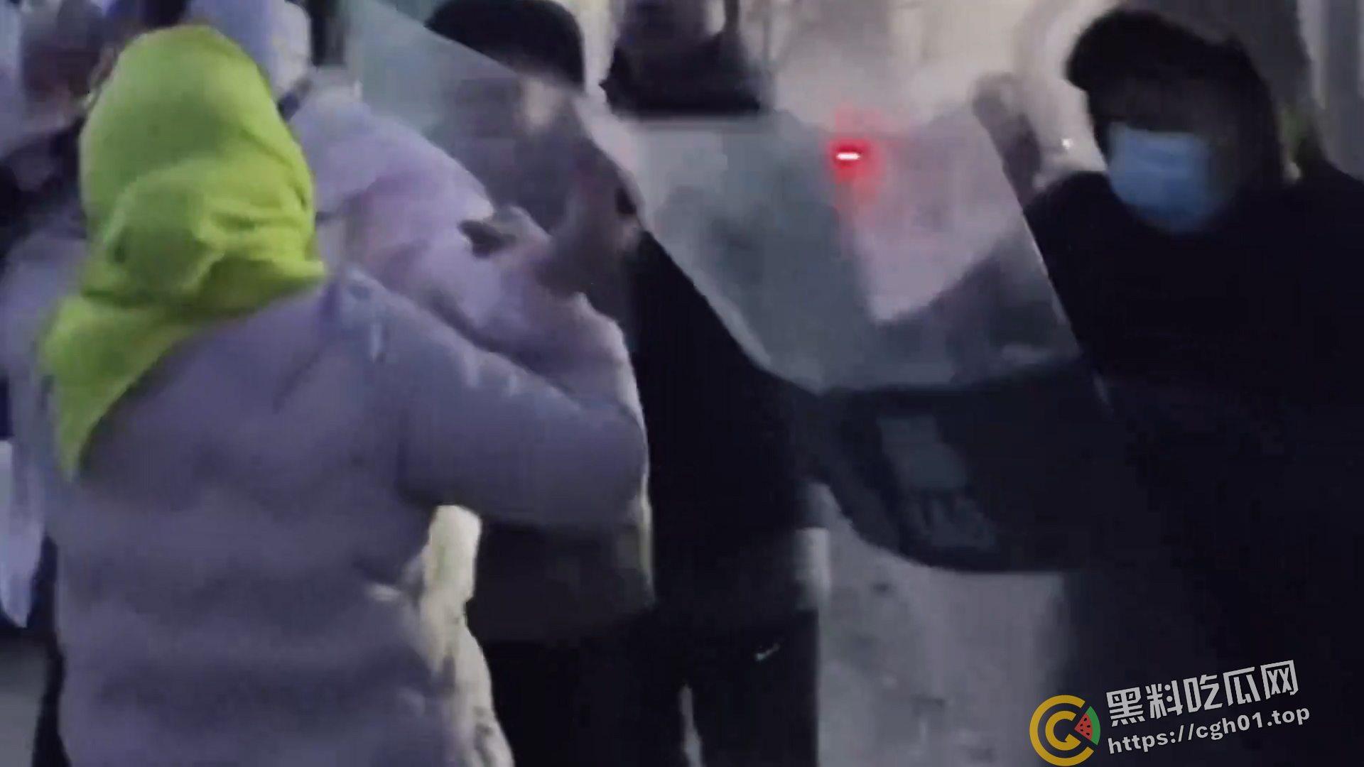 全网封禁!山东济南起步区强拆事件 大批保安殴打软禁村民 报警反而斥责村民闹事 现场视频流出-4