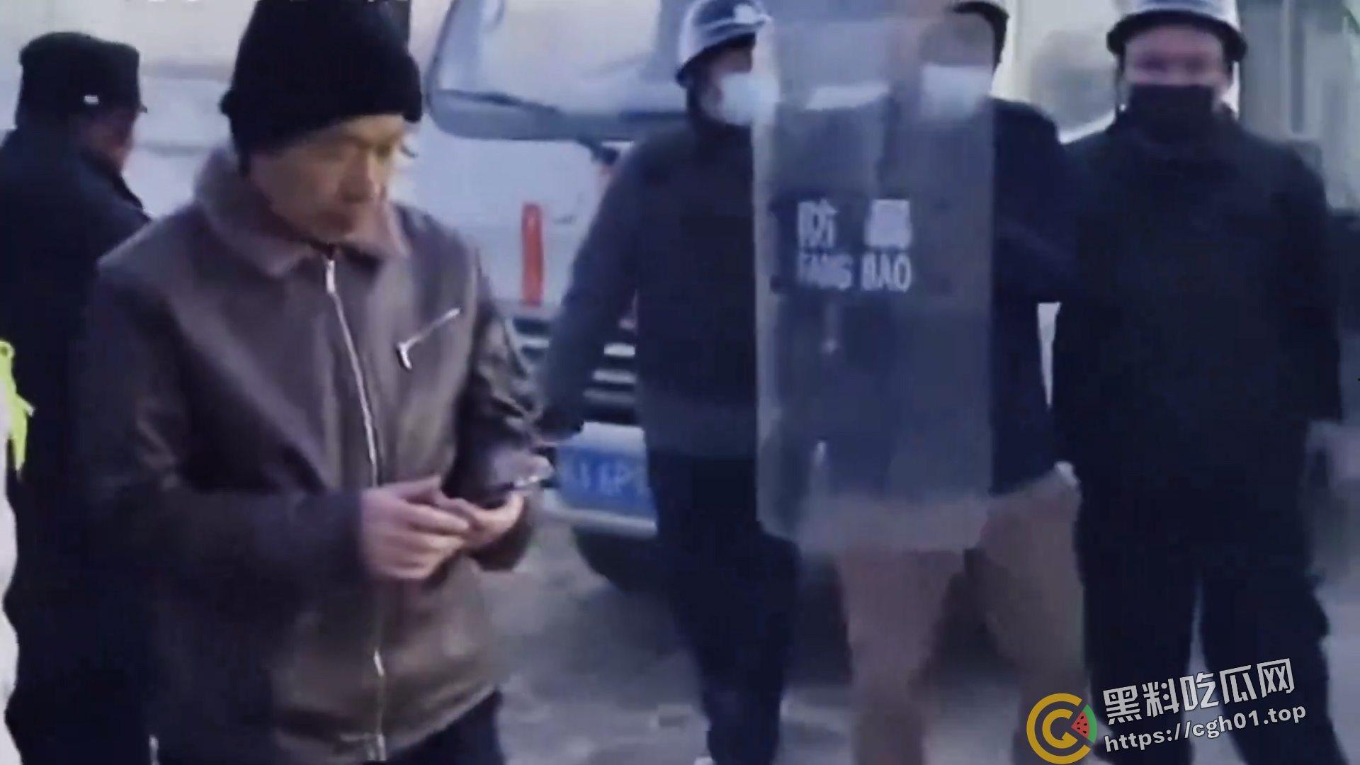 全网封禁!山东济南起步区强拆事件 大批保安殴打软禁村民 报警反而斥责村民闹事 现场视频流出-5